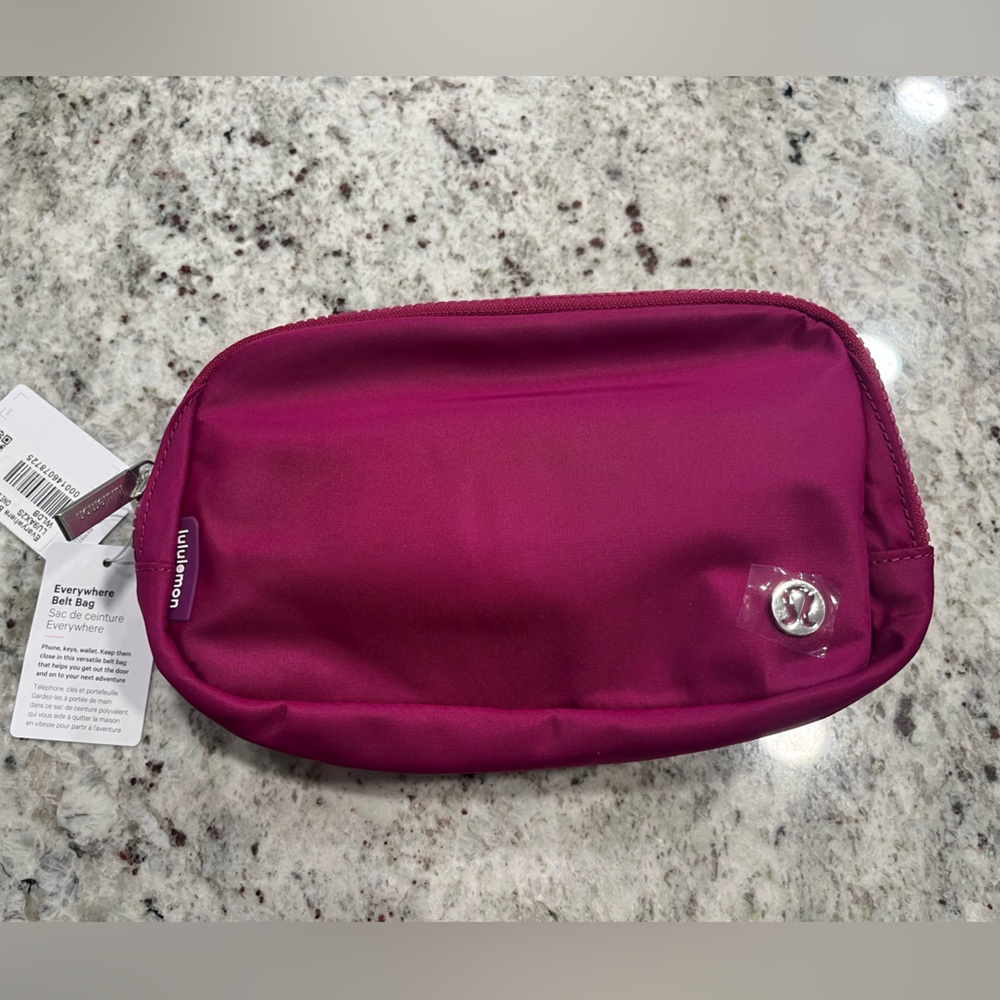 LuLulemon Everywhere Belt Bag 1 liter NWT Wild Berry